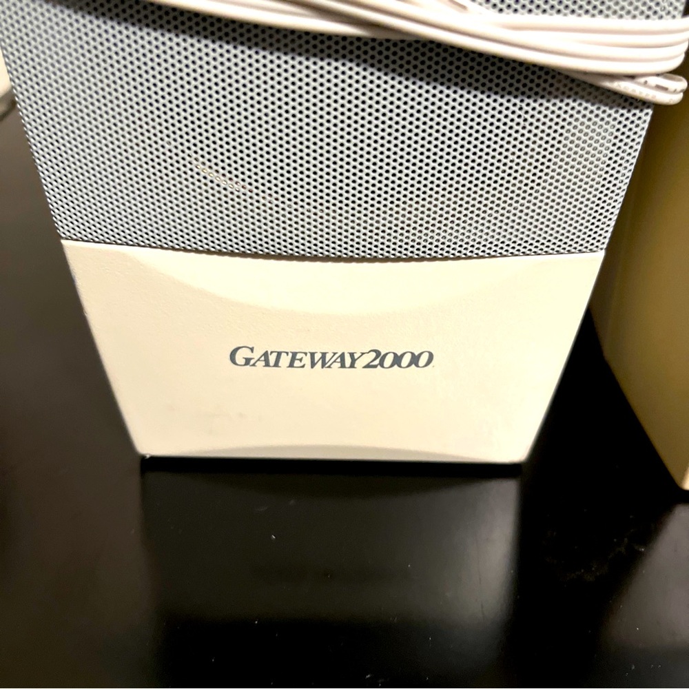 Gateway 2000 computer speakers